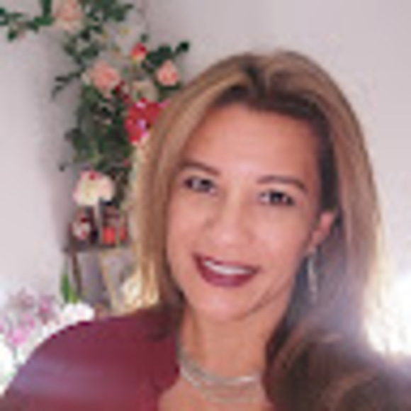 Meet your Posher, Cenia - Picture 1 of 1